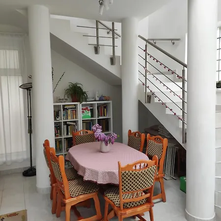 Helga Apartament *