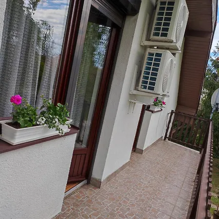 Helga Apartament *